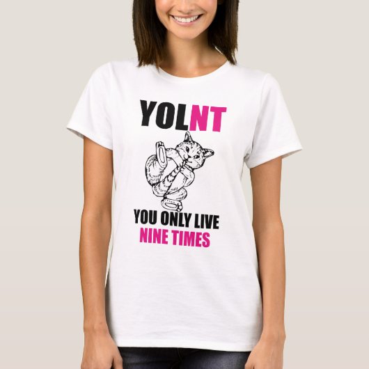 YOLNTただTシャツ9人の時猫の女性住んでいます Tシャツ (正面)