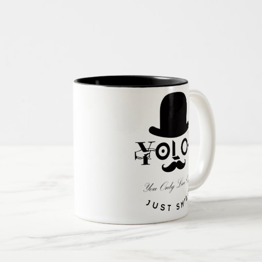 YOLO :1回だけ生きる – スマイル! ツートーンマグカップ (正面右)