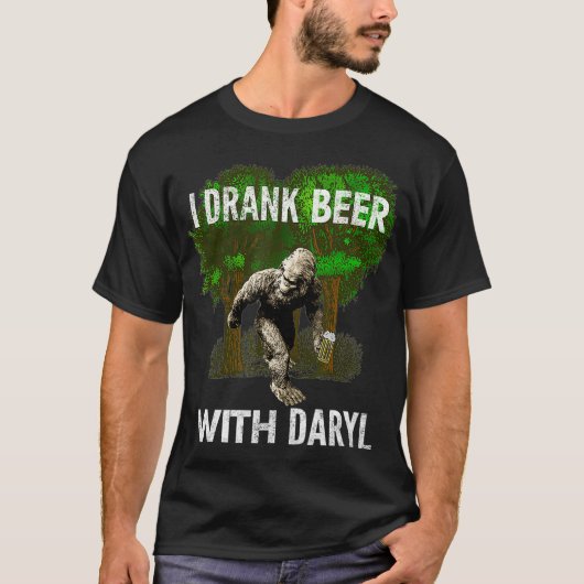 Yorayのダリルビッグ足でビールおもしろいを飲んだ Tシャツ (正面)