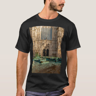 York Minster (Cathedral)とフォアグラウンドLのモデル Tシャツ