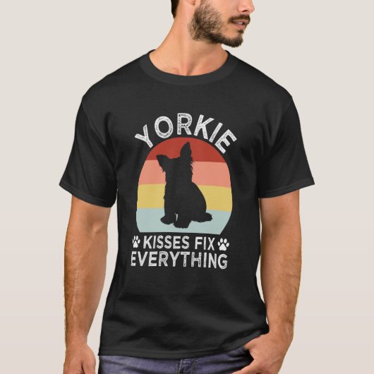 Yorkie Kisses Fix Everything Yorkshire Terrier Hum Tシャツ (正面)