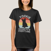 Yorkie Kisses Fix Everything Yorkshire Terrier Hum Tシャツ (正面)
