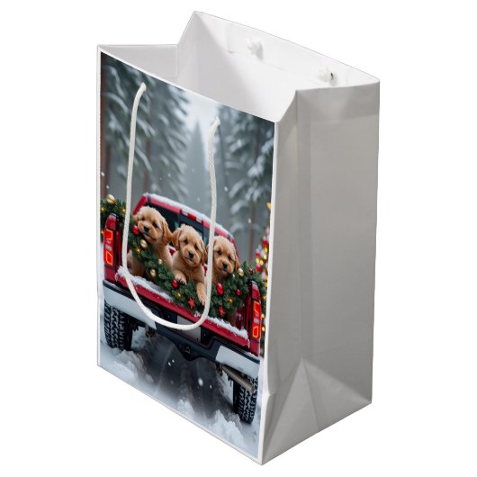 Yorkipoo Christmas Red Truck Holiday Gift ミディアムペーパーバッグ (正面アングル)