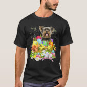 Yorkshire Terrier Bunny Dog With Easter Eggs Baske Tシャツ (正面)