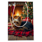 Yorkshire Terrier Cozy Christmas Evening Painting ミディアムペーパーバッグ (正面)