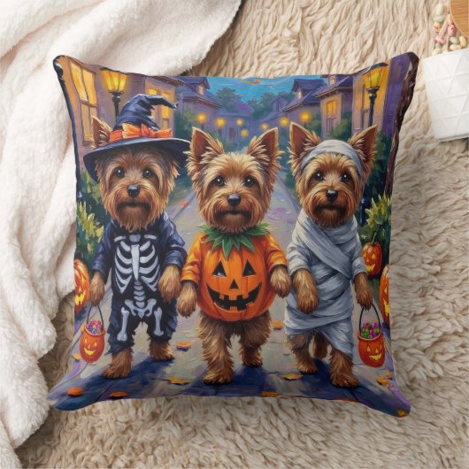 Yorkshire Terrier Dogs in Halloween Costumes クッション (ブランケット)