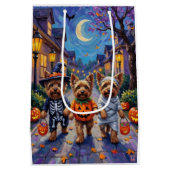 Yorkshire Terrier Dogs in Halloween Costumes ミディアムペーパーバッグ (裏面)