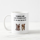 Yorky Mug 2のヨークシャーテリアはポテトチップのようなものである(2yv1) コーヒーマグカップ (左)