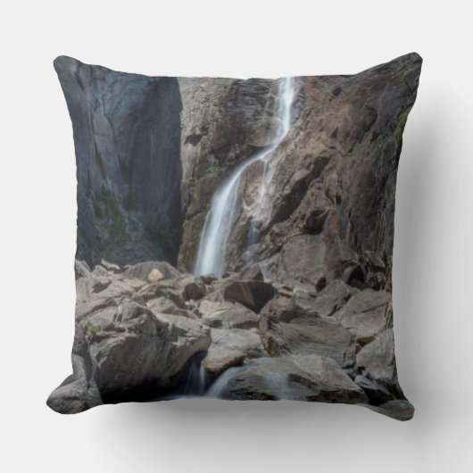 Yosemite Fallsを下げて下さい クッション (正面)