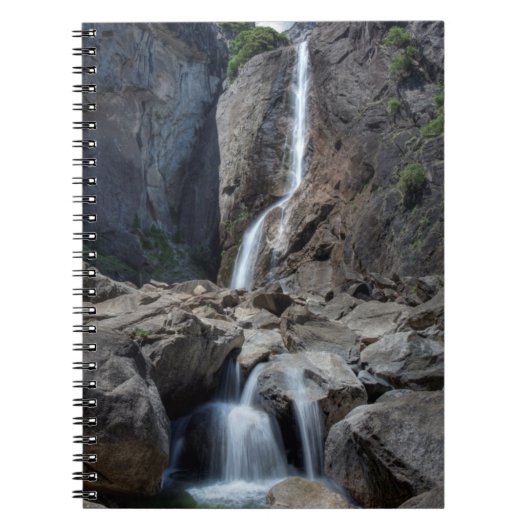 Yosemite Fallsを下げて下さい ノートブック (正面)