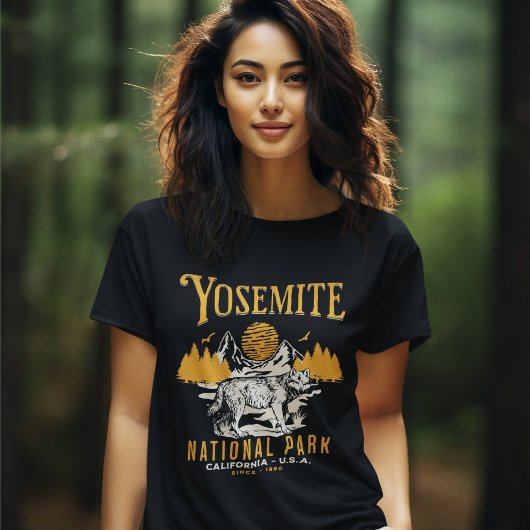 Yosemite Forest Landscape with Vintage Wolf トライブレンドＴシャツ