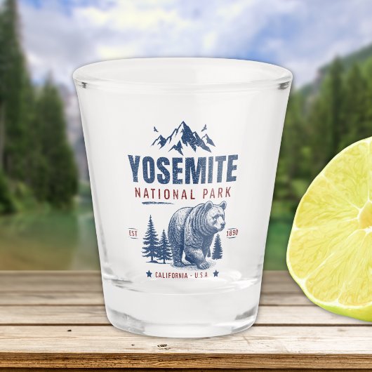 Yosemite National Park Vintage Bear T-Shirt ショットグラス