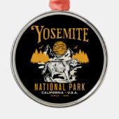 Yosemite Woodland Scenery with Retro Wolf メタルオーナメント (正面)