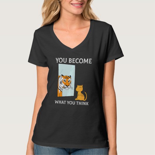 You Become What You Think Everything Is Mindset Ti Tシャツ (正面)