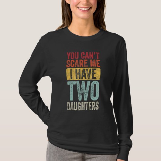You Can t Scare Me I Have Two Daughters Retro  Dad Tシャツ (正面)