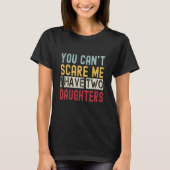 You Can't Scare Me I Have Two Daughters Retro  Dad Tシャツ (正面)