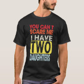 You Can't Scare Me I Have Two Daughters Retro  Dad Tシャツ (正面)