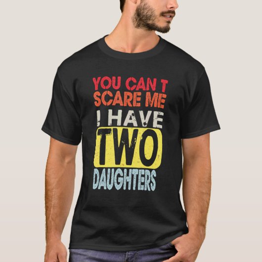 You Can't Scare Me I Have Two Daughters Retro  Dad Tシャツ (正面)