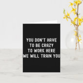 You Don’t Have To Be Crazy To Work Here Funny Cowo カード (黄色い花)