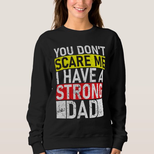 You Don t Scare Me I Have A Strong Dad Father s Da スウェットシャツ (正面)
