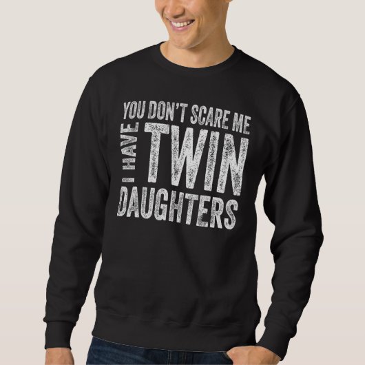 You Don t Scare Me I Have Twin Daughters Fathers スウェットシャツ (正面)