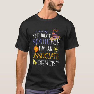 You Don't Scare Associate Dentist Halloween Saying Tシャツ