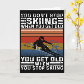 You Don't Stop Skiing When You Get Old Funny Skiin カード (黄色い花)
