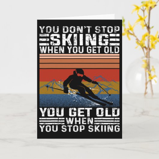 You Don't Stop Skiing When You Get Old Funny Skiin カード (黄色い花)