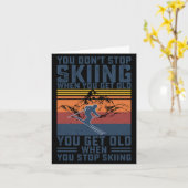 You Don't Stop Skiing When You Get Old Skier Skiin カード (黄色い花)