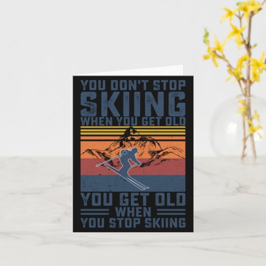 You Don't Stop Skiing When You Get Old Skier Skiin カード (黄色い花)