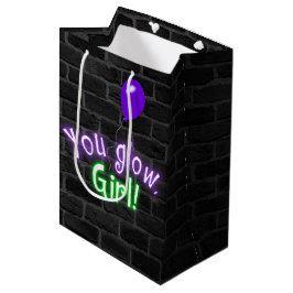 You Glow Girl Sign on Brick Wall ミディアムペーパーバッグ