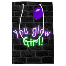 You Glow Girl Sign on Brick Wall ミディアムペーパーバッグ
