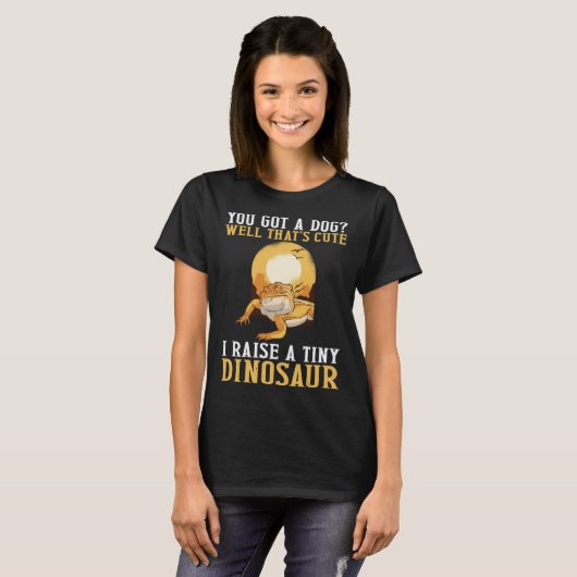 You Got A Dog I Raise A Tiny Dinosaur Bearded Drag Tシャツ (正面フル)