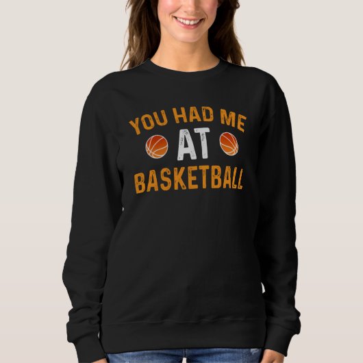 You Had Me At Basketball スウェットシャツ (正面)