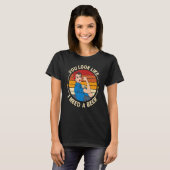 You Look Like I Need A Beer  Saying Fun Drinking Tシャツ (正面フル)