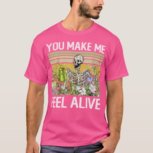 You Make Me Feel Alive Funny Skull Gardening Plant Tシャツ (正面)