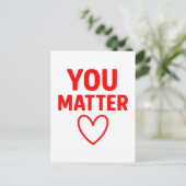 You Matter"赤いハート陽性 ポストカード (スタンド正面)