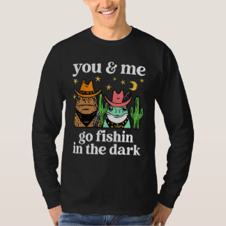 You & Me Go Fishin In The Dark Country Frogs Quote Tシャツ