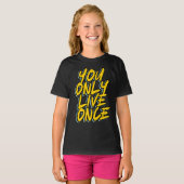 YOU ONLY LIVE ONCEタイポグラフィ文字引用文 Tシャツ (正面フル)