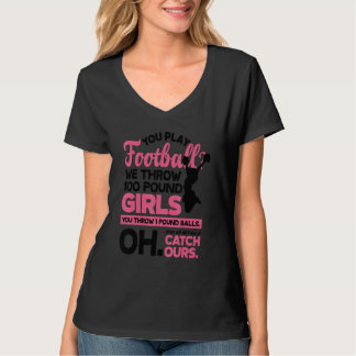 You Play Football We Throw 100 Pounds Girls Gymnas Tシャツ