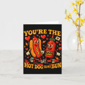 You’re The Hot Dog To My Bun Funny Valentine Coupl カード (黄色い花)