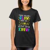 You Will Glow When You Show What You Know Teachers Tシャツ (正面)