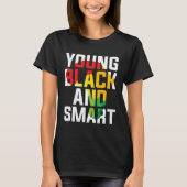 Young Black and Smart I Am The Strong African Quee Tシャツ (正面)