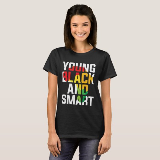 Young Black and Smart I Am The Strong African Quee Tシャツ (正面フル)