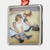 Young Children'遊's on theビーチ(Mary Cassatt) メタルオーナメント (左)