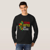 Young ed And Black Proud Flowers Melanin African P Tシャツ (正面フル)