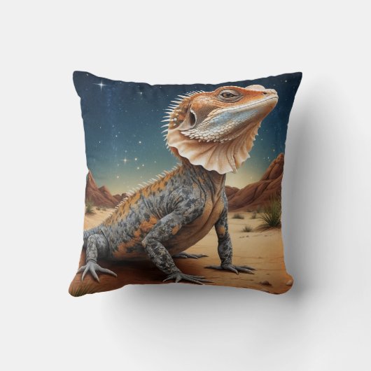Young Frill-necked Lizard Wildlife Scene クッション (裏面)