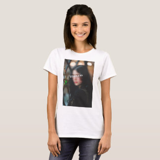 Young Jewish girl with attitude Tシャツ
