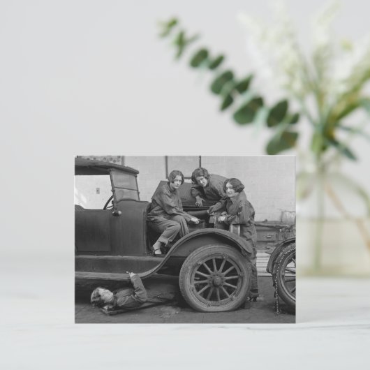 Young Lady Auto整備士, 1927 ポストカード (スタンド正面)