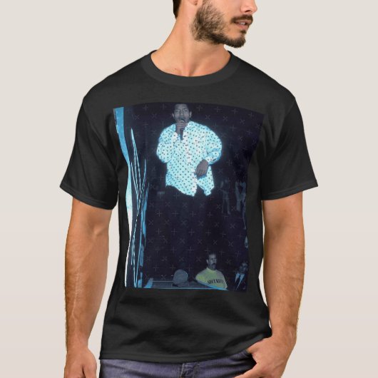 Young MCの写真1 - 陽気なプレゼント - おかしい Tシャツ (正面)